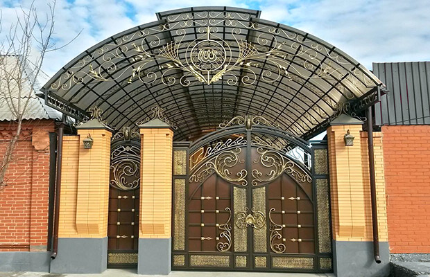 Купить или заказать ворота для дома с навесом - стильные и надежные решения для вашего участка в Партизанске от 41268 руб | ВоротМастер-Прт